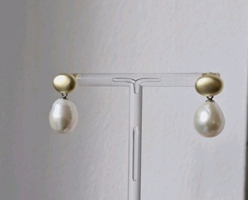 White pearl earrings change - pearl,